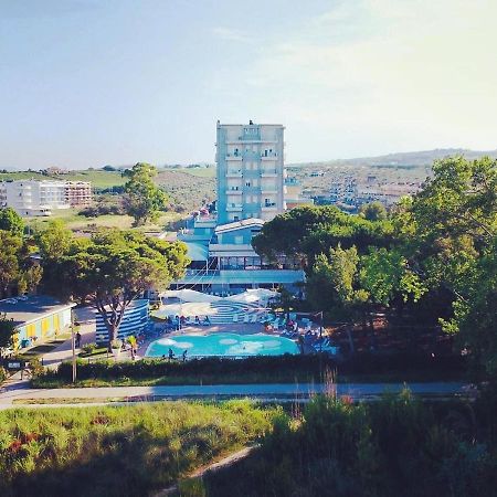 Hotel Perrozzi Vasto Exterior foto